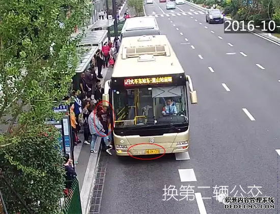 男子为偷一部手机,换乘6趟公交2次进超市易装