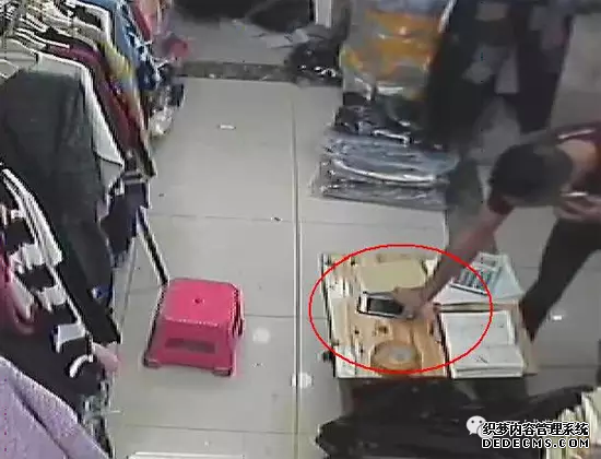 男子为偷一部手机,换乘6趟公交2次进超市易装